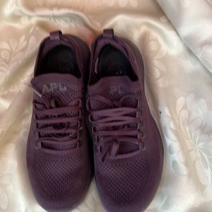 Athletic Propulsion Labs Size 7.5